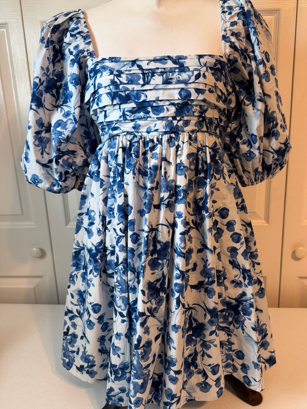 Abercrombie & Fitch Blue and White Floral Puff Sleeve women’s Dress Small NWT